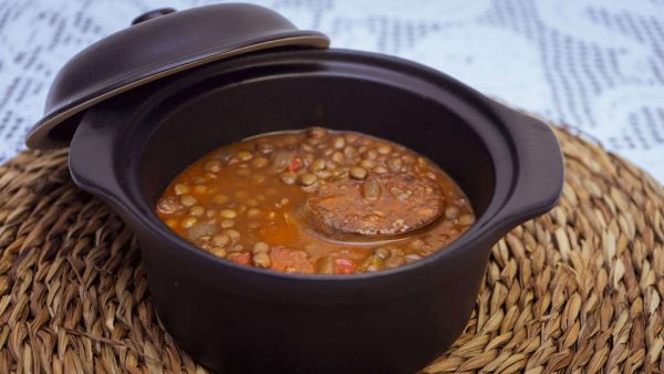 lentejas con chorizo y morcilla.