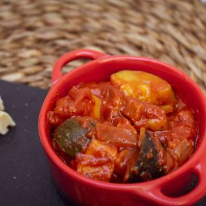 Pisto de verduras con tomate y patata.