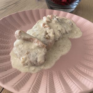 Churrasco de pollo en salsa de champiñones y bacon